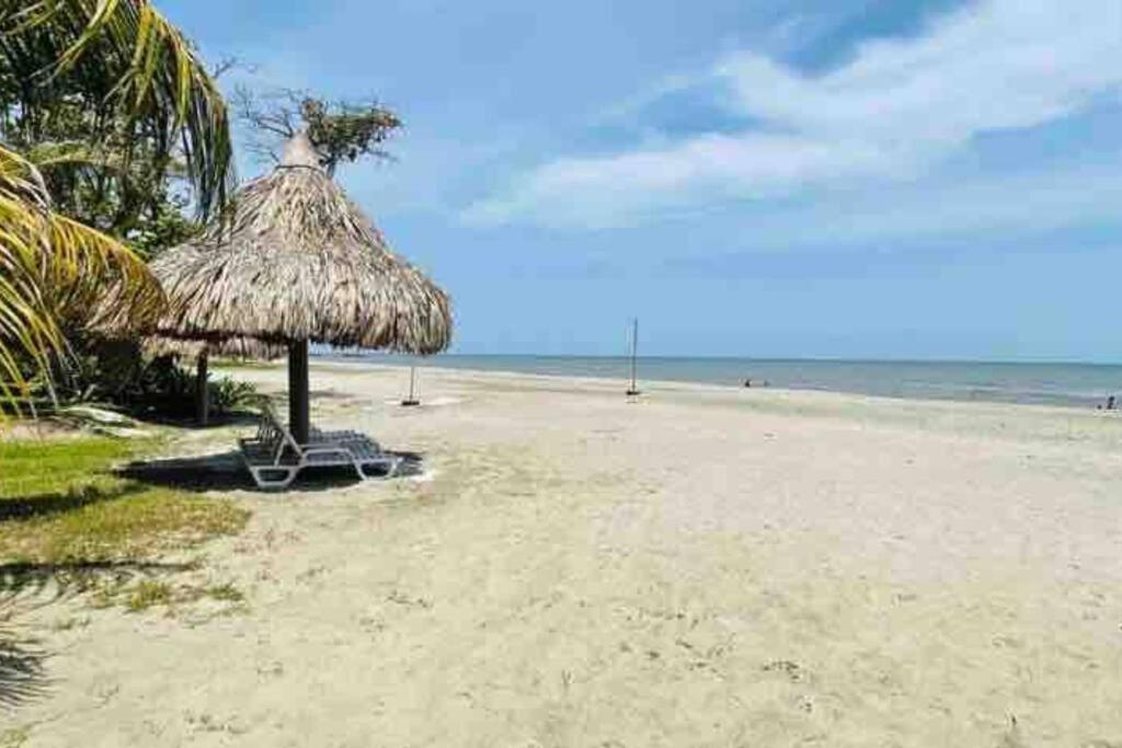 Villa De Ali In Palma Real La Ceiba Exterior foto
